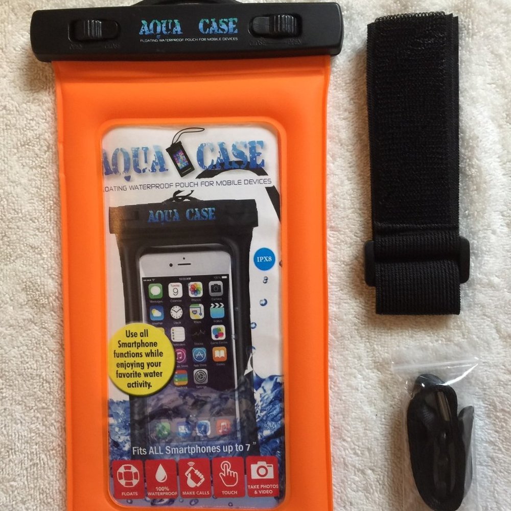 Aqua Case is a FLOATING 100% waterproof pouch with Lanyard, Armband, manual, NWT